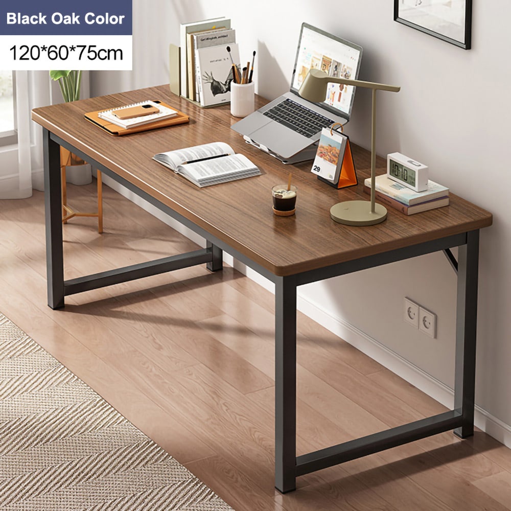 Skrivebord med egetræsfarvet top og sorte ben 120 cm